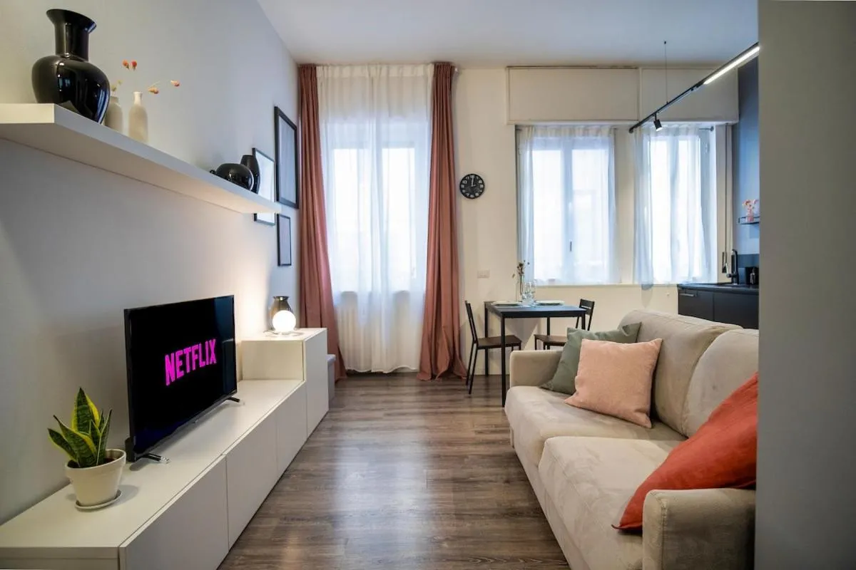 Image 3 of 10 min Linate M4 Argonne – Città Studi Stylish Flat