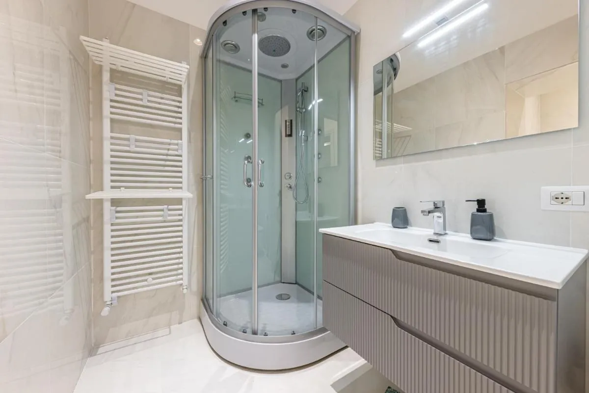 Image 2 of 2 bedroom apartment – Chinatown