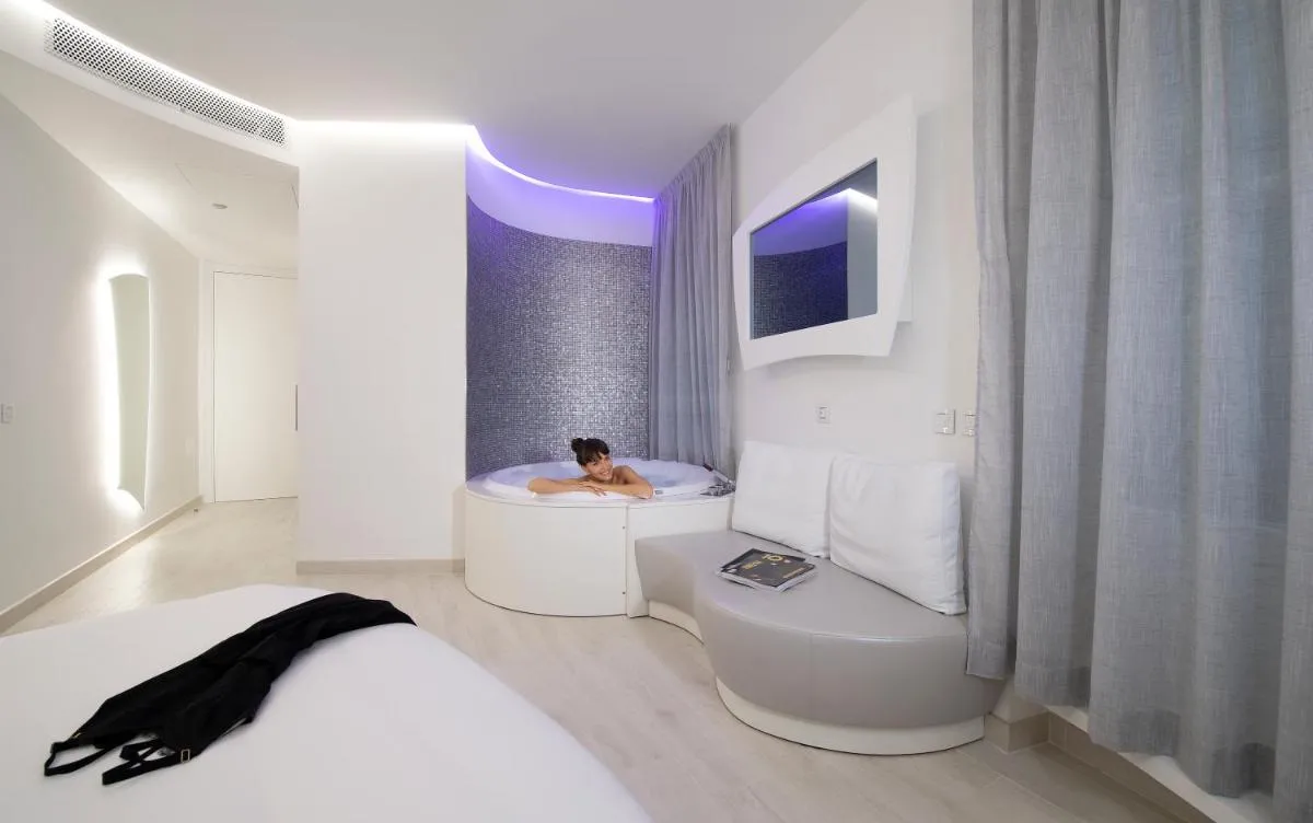 Image 2 of AHD Rooms