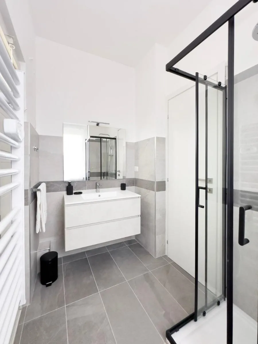 Image 6 of A chic 2-rooms apartment