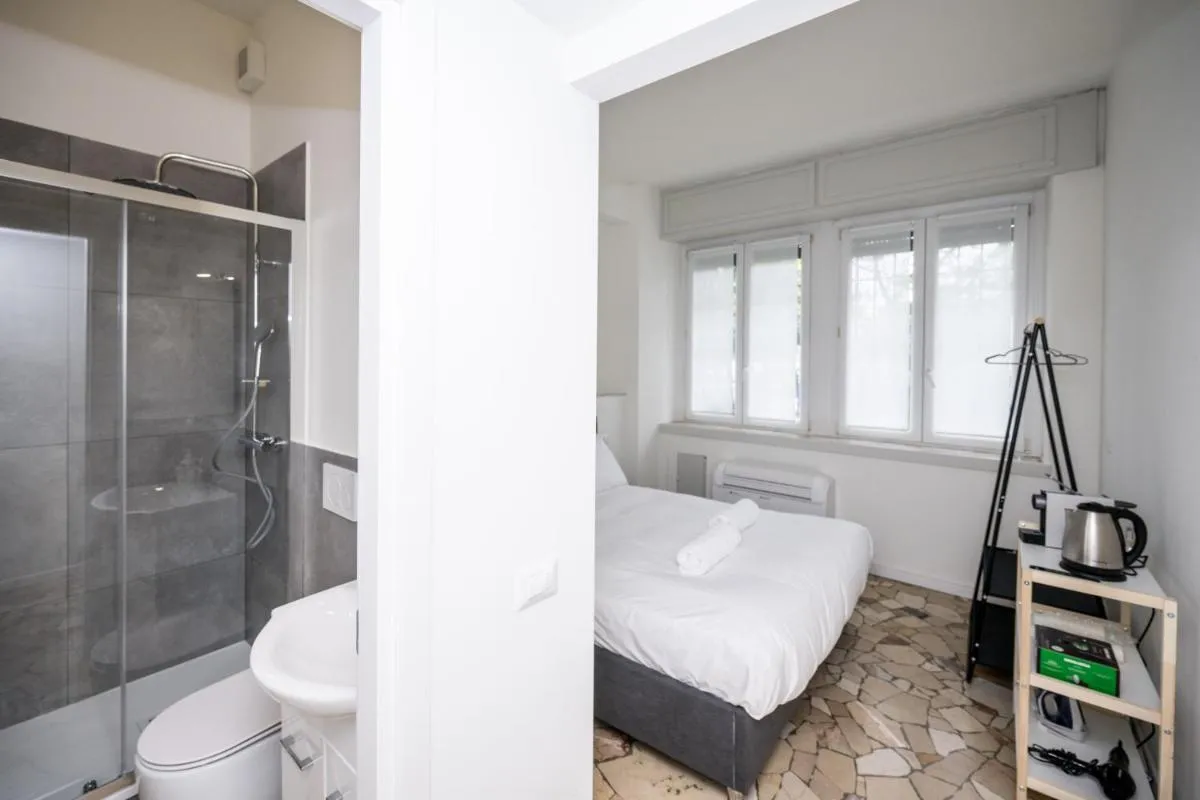 Image 2 of Airguest Pianella Rooms