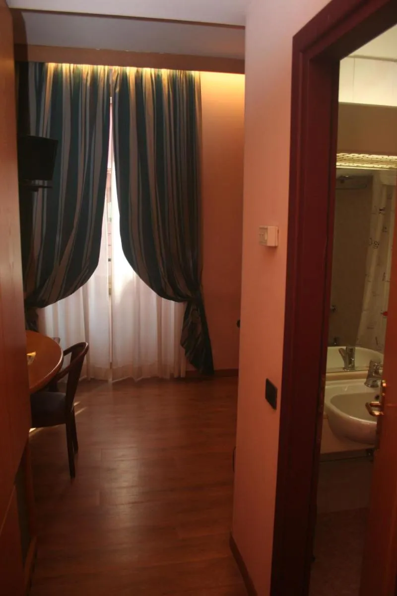 Image 3 of Albert Hotel