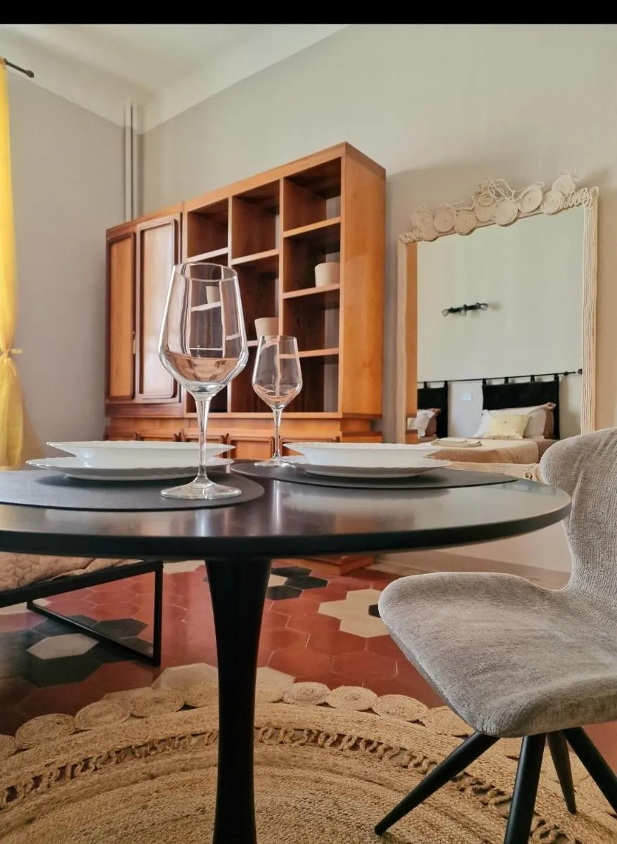 Image 3 of Ampia stanza con bagno privato e zona pranzo