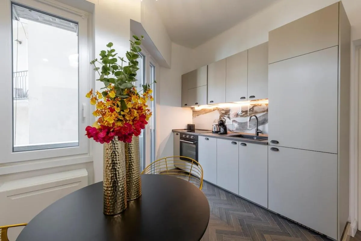 Image 2 of B Home – Diamond in the City Center