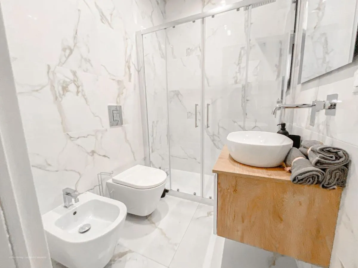 Image 2 of Banfi Suite – park view
