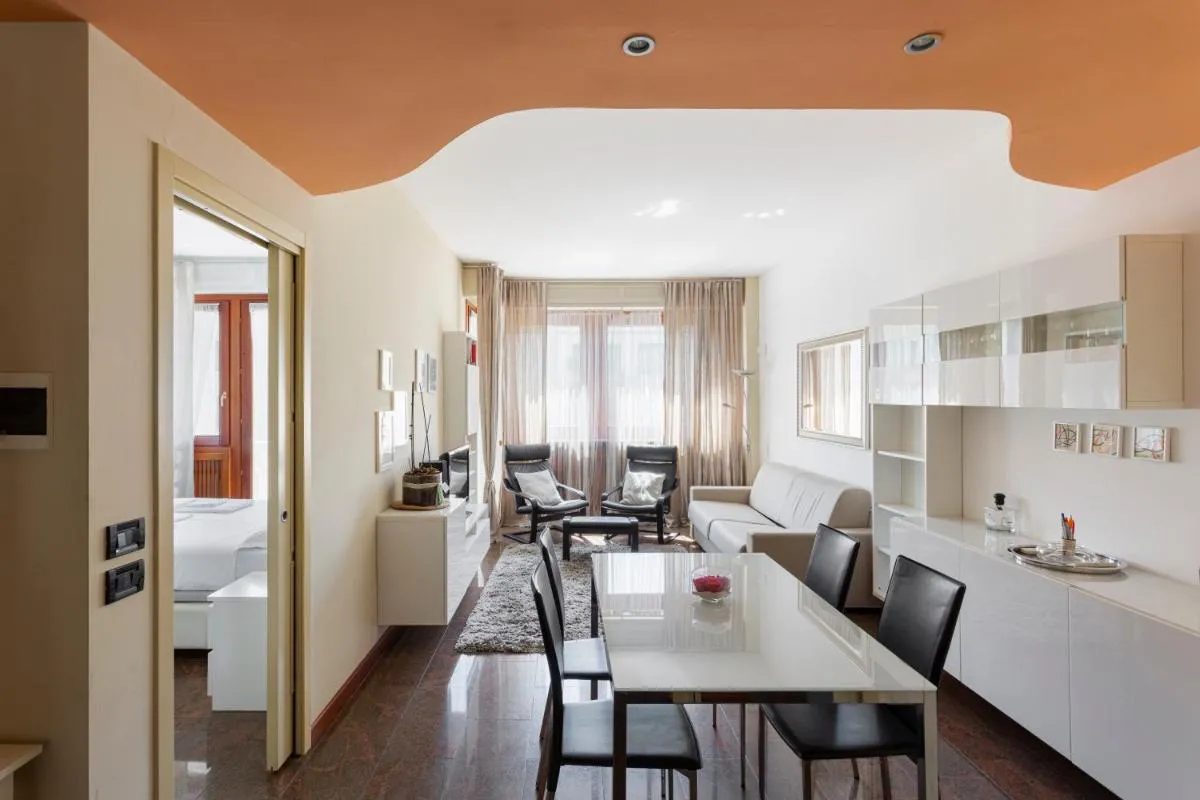 Image 2 of Beautiful Apartment next to Sempione and City Life – Viale Teodorico