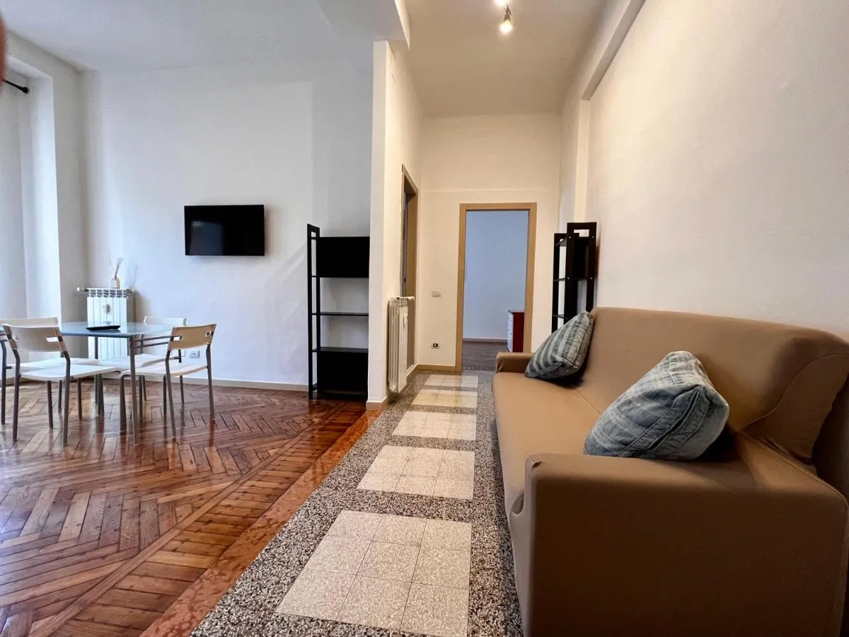 Image 1 of Big Deluxe Goldoni Duomo M4 Lin Aereoporto