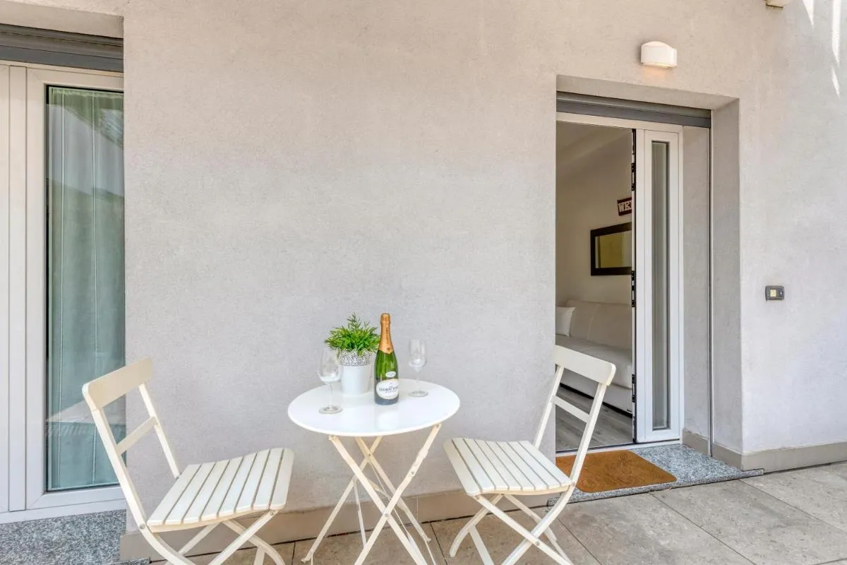 Image 1 of BnButler – Archimede 53 – Bright Studio