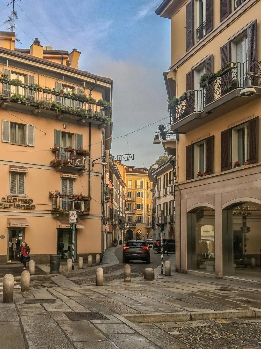 Image 5 of Brera-Duomo Fine Art Suite