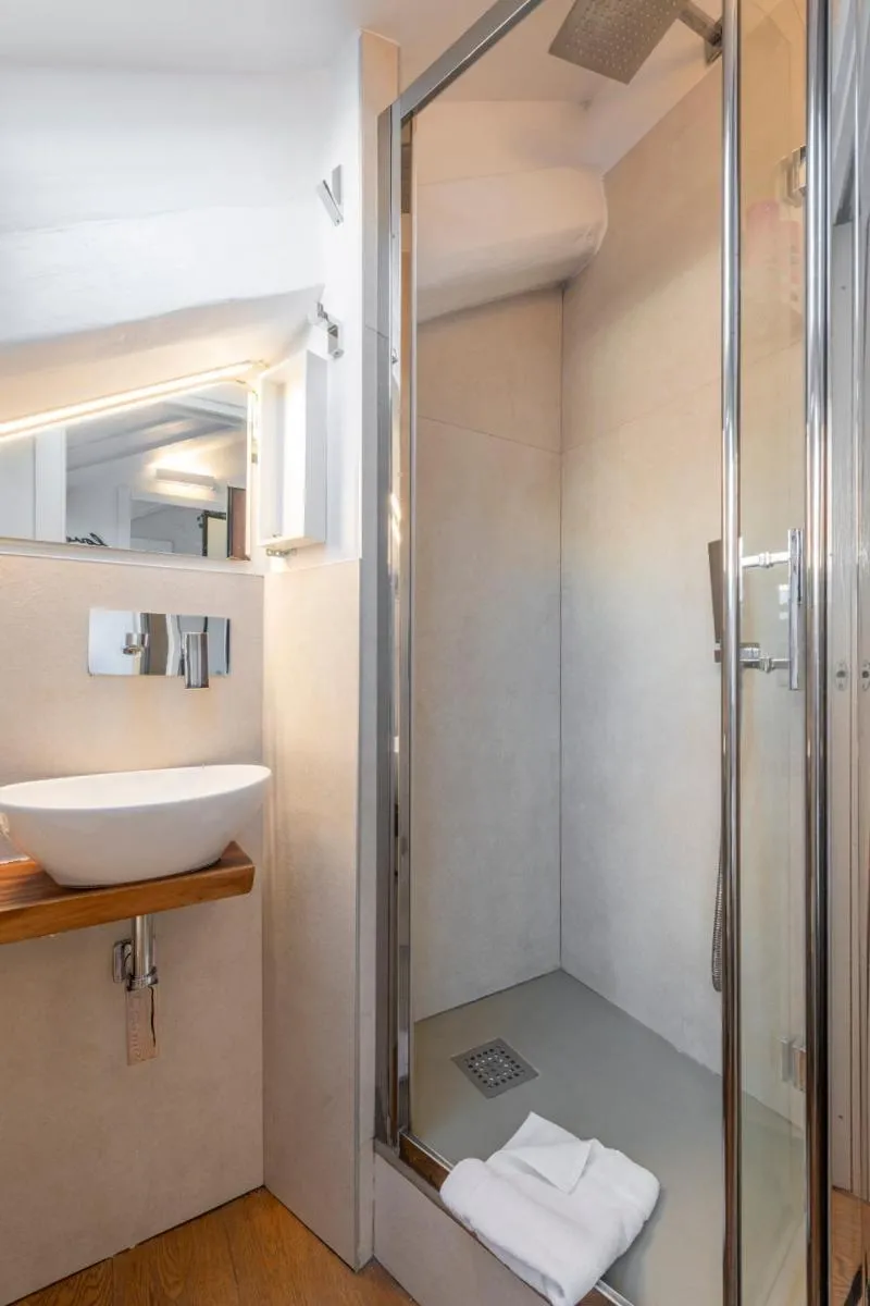 Image 6 of Bright mini studio in the heart of Milan
