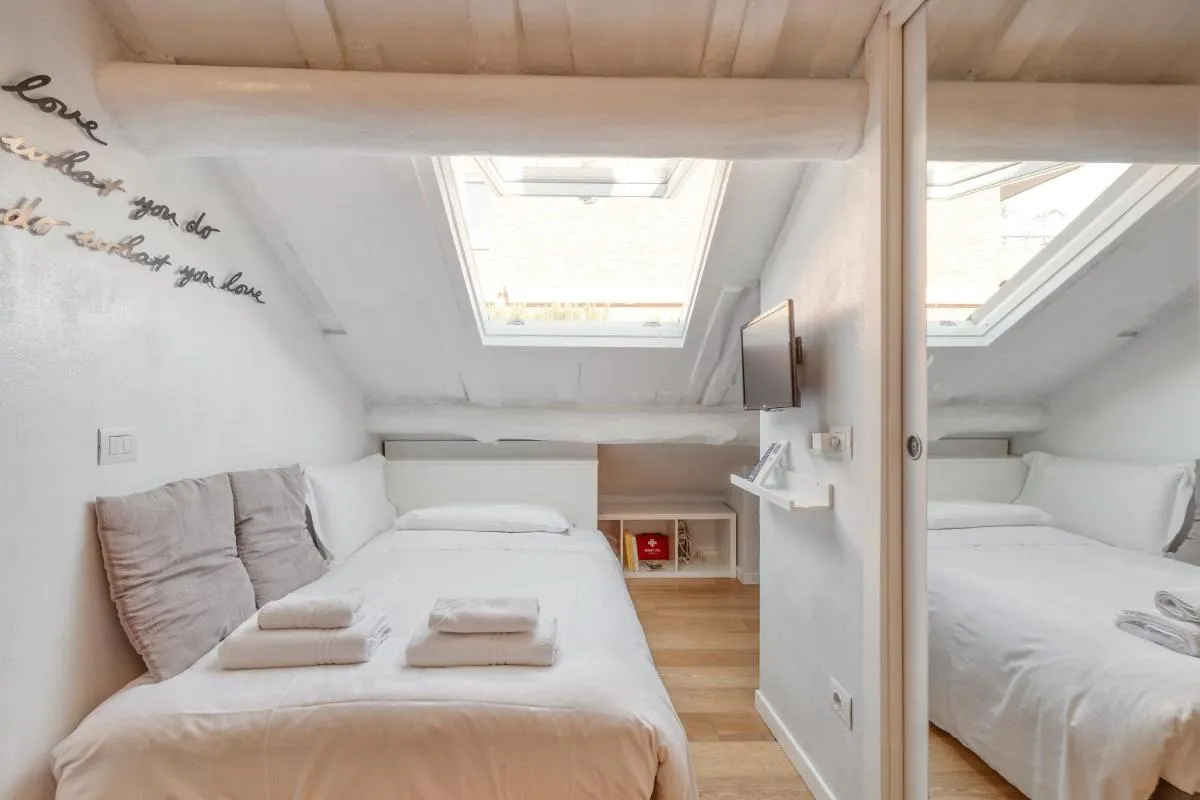 Image 1 of Bright mini studio in the heart of Milan