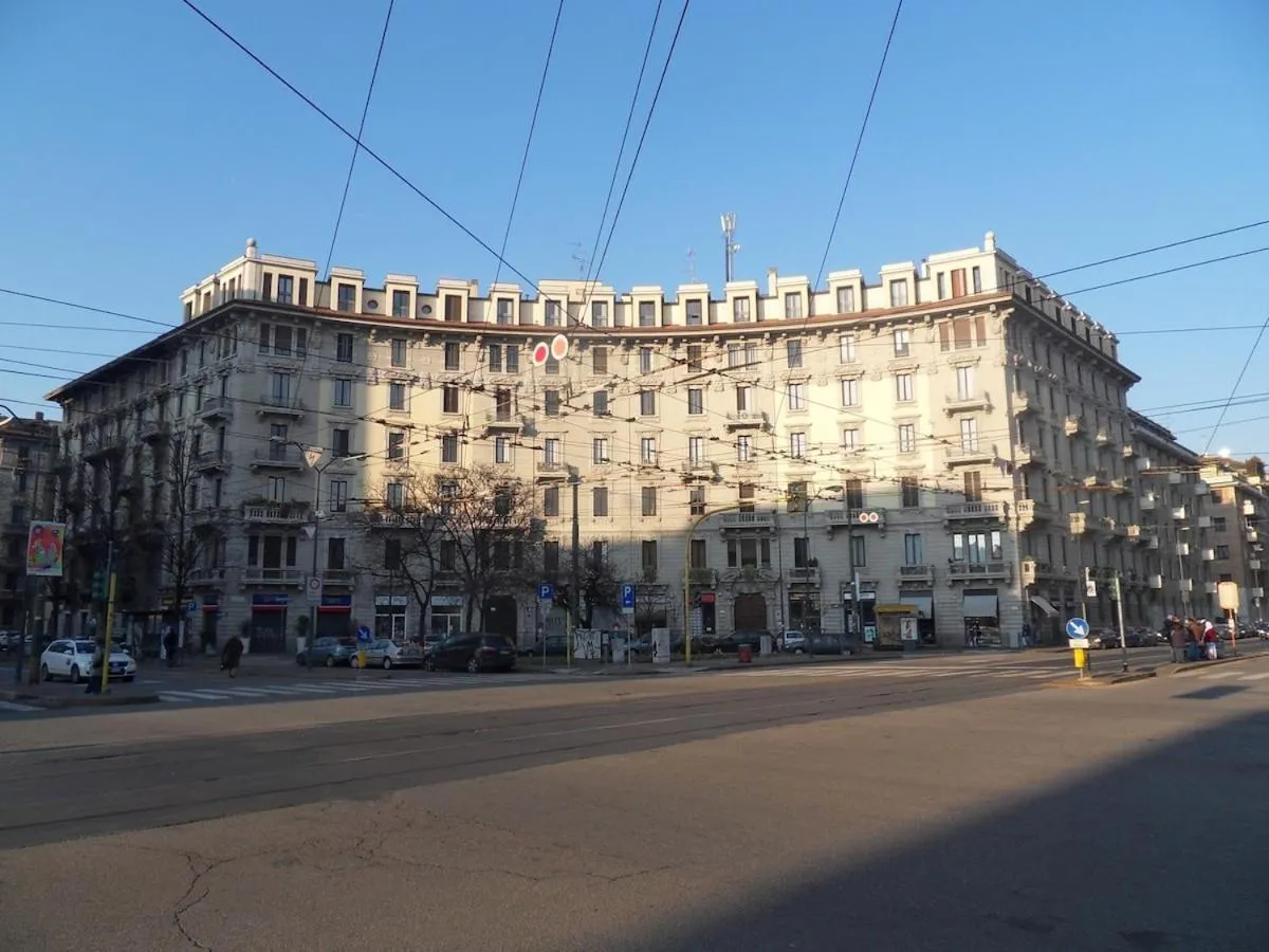 Image 5 of Central Station 5 min – Double bed Caiazzo 4 guests Wifi