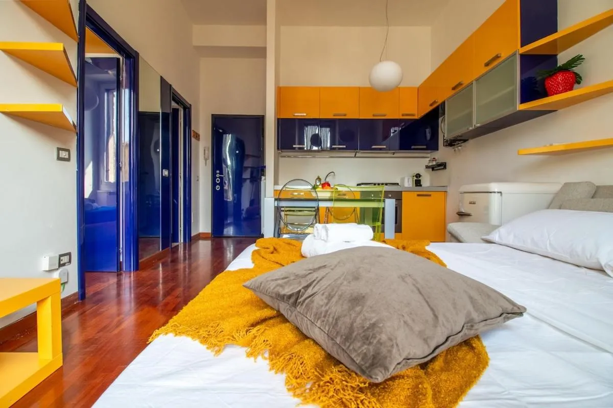 Image 1 of Central Station 5 min – Double bed Caiazzo 4 guests Wifi
