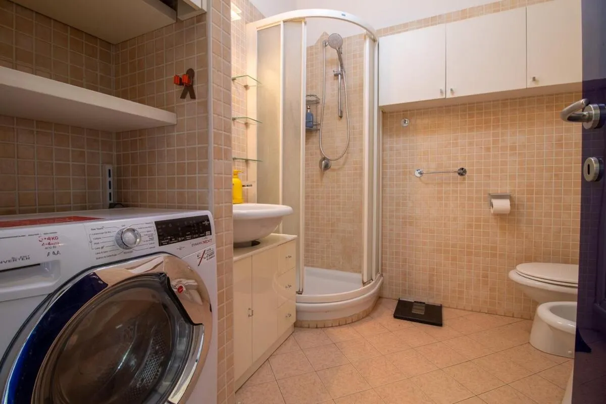 Image 2 of Central Station 5 min – Double bed Caiazzo 4 guests Wifi