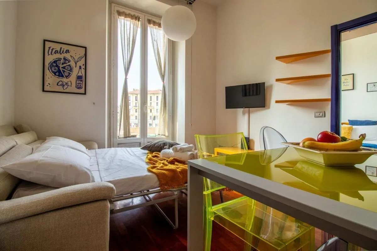 Image 4 of Central Station 5 min – Double bed Caiazzo 4 guests Wifi