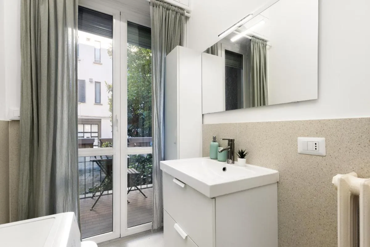 Image 2 of Central Station in 15 MIN, Charming Studio Apartment