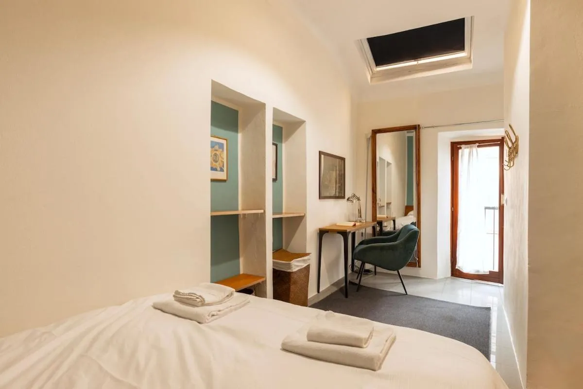 Image 1 of Central, quiet and strategic apartment