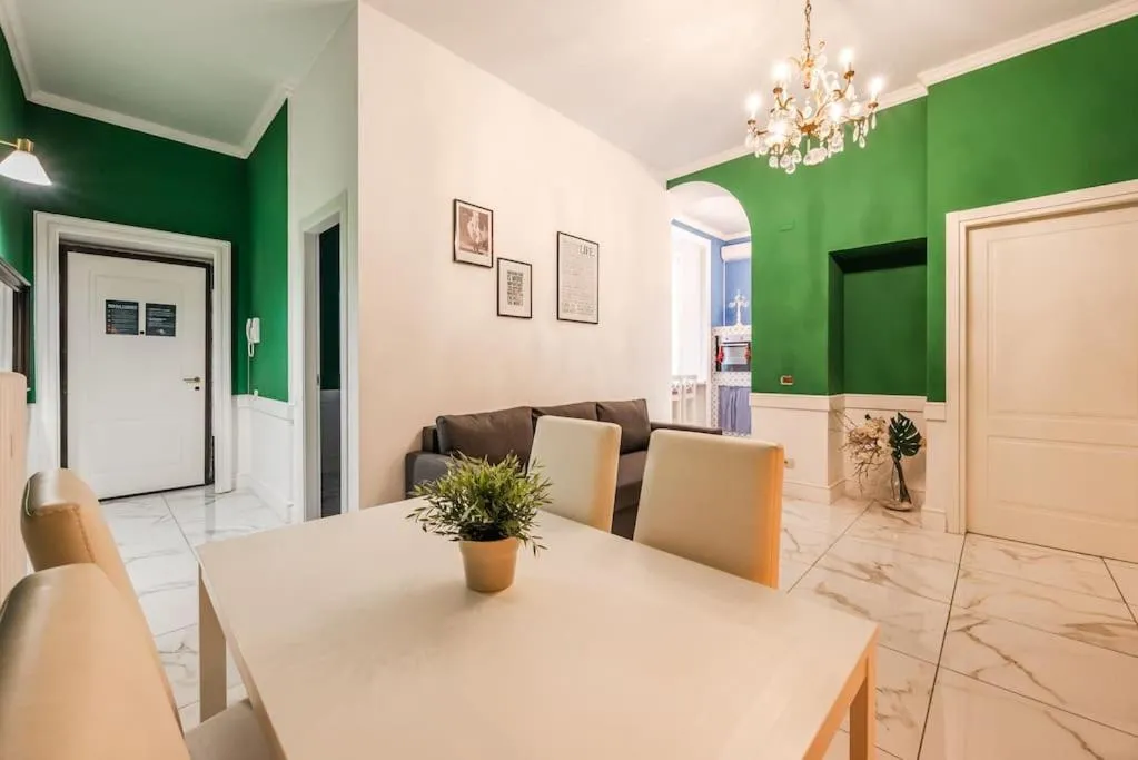 Image 3 of Centrale’s Nest – Elegant apt close to Central Station