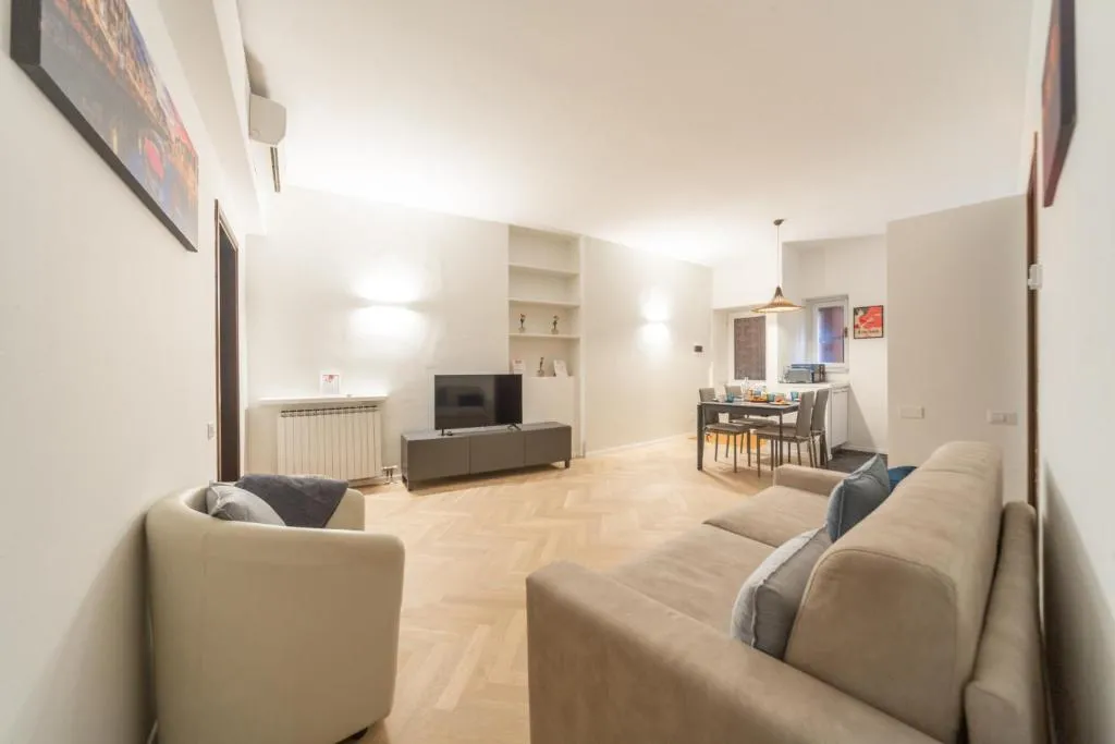 Image of Charming 2-Bedroom Apartment in Milanese Building