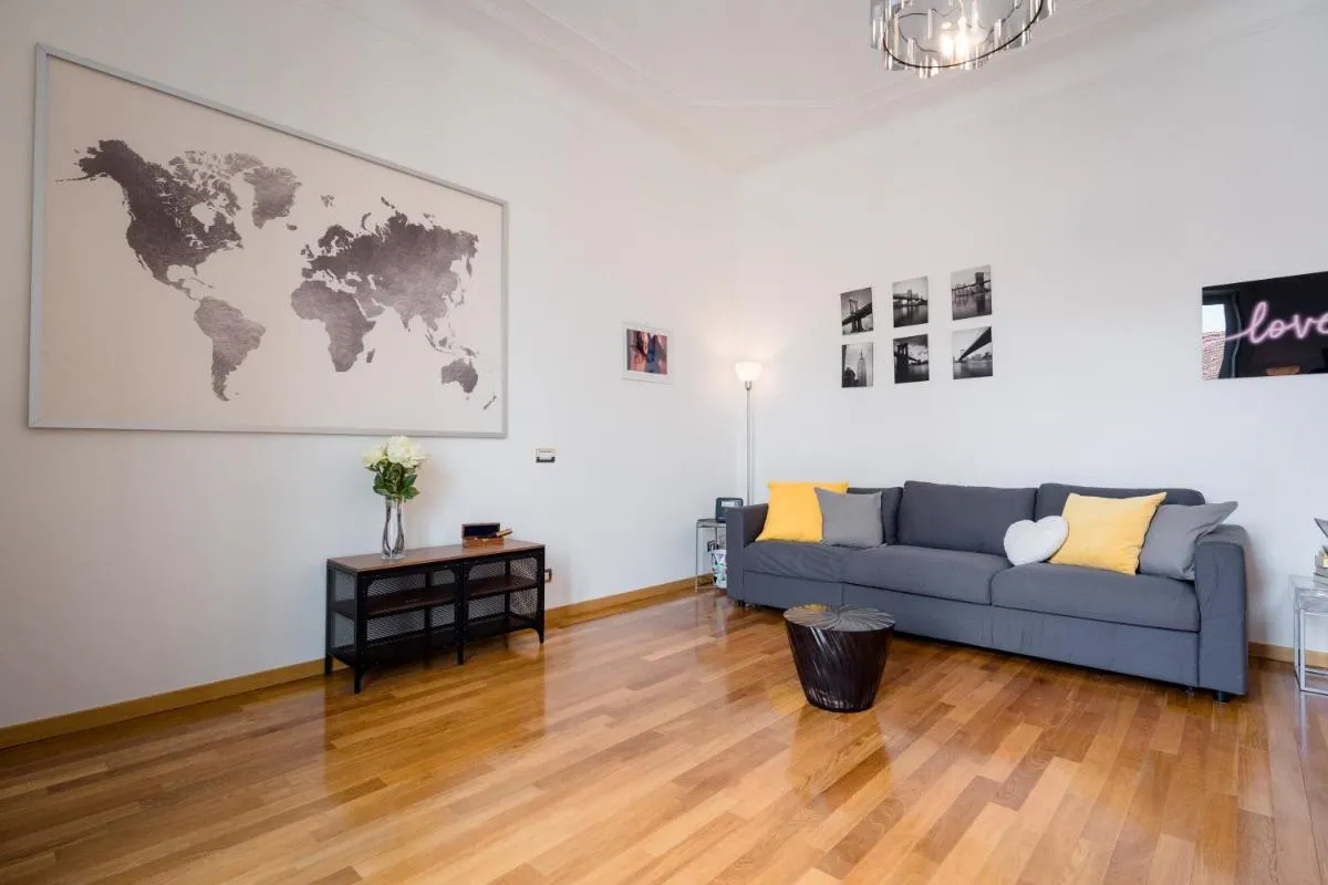 Image 1 of Cinque Vie Top Floor – City Center