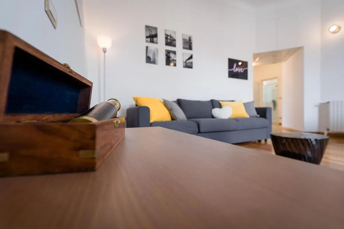 Image 5 of Cinque Vie Top Floor – City Center