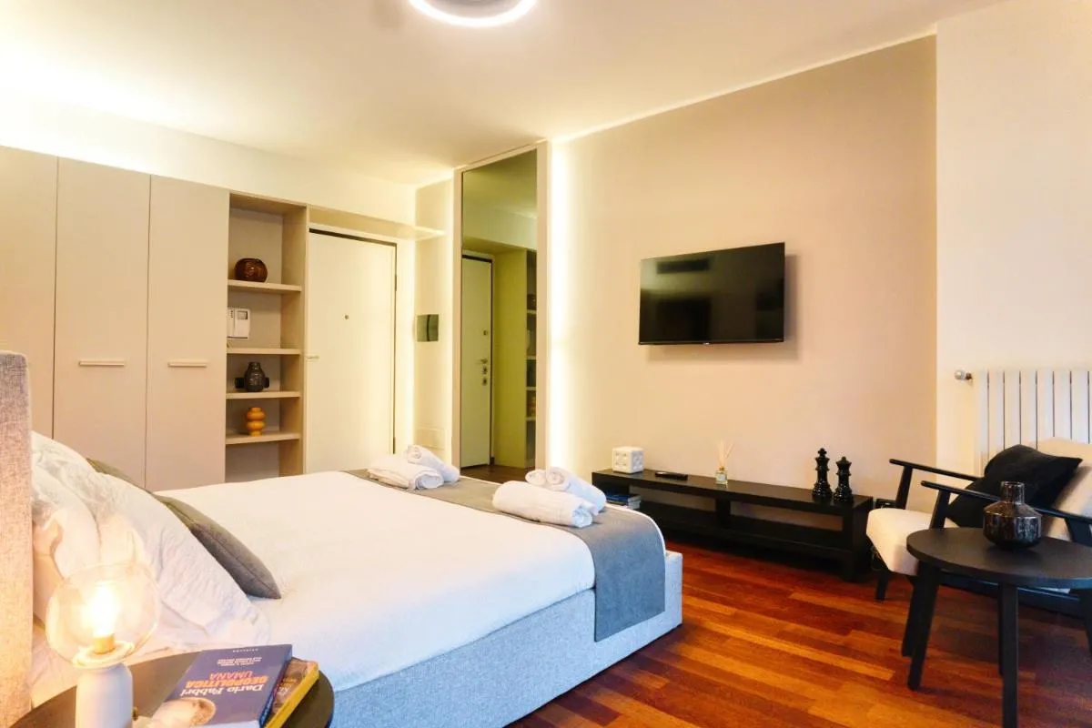 Image 4 of CityLife Prime Suites – In front of the Shopping District with Big Terrace and Gym