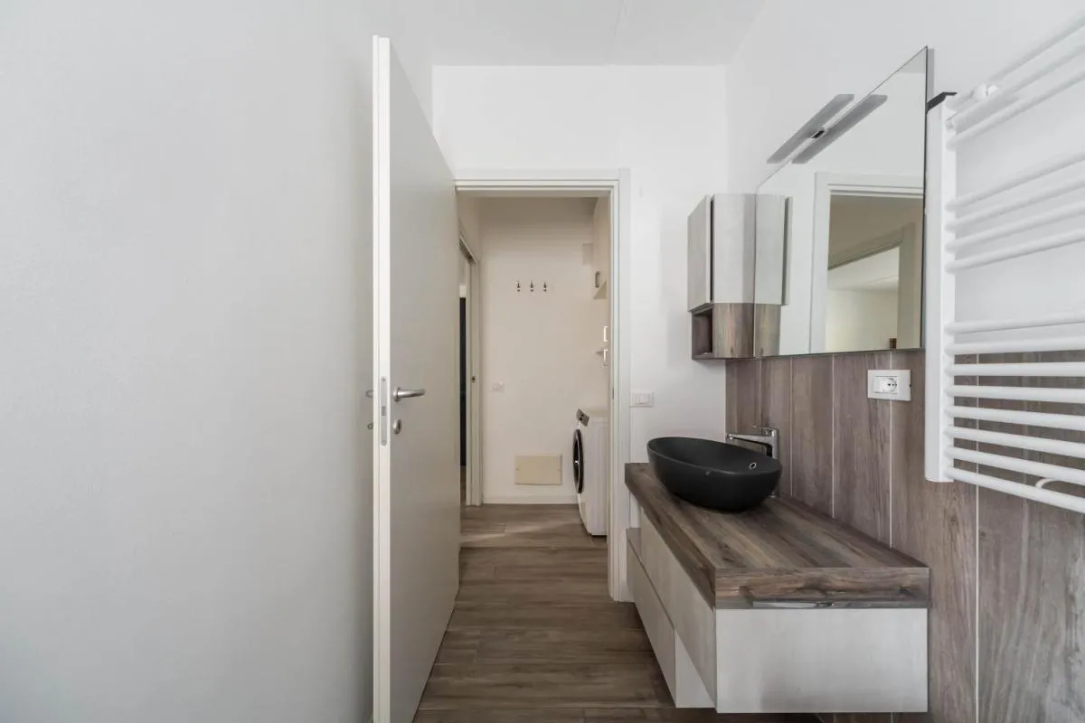 Image 2 of Comfy APT with Private Parking & Balcony