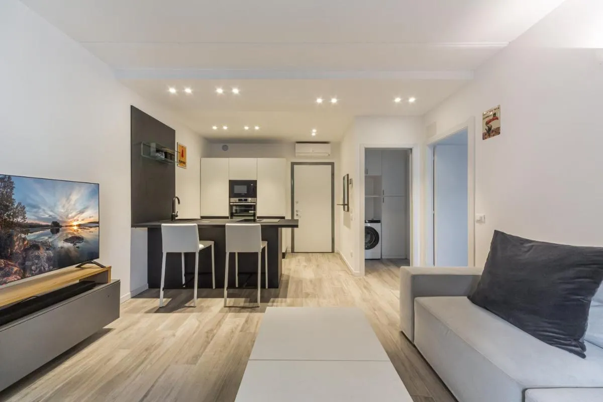 Image 3 of Comfy APT with Private Parking & Balcony