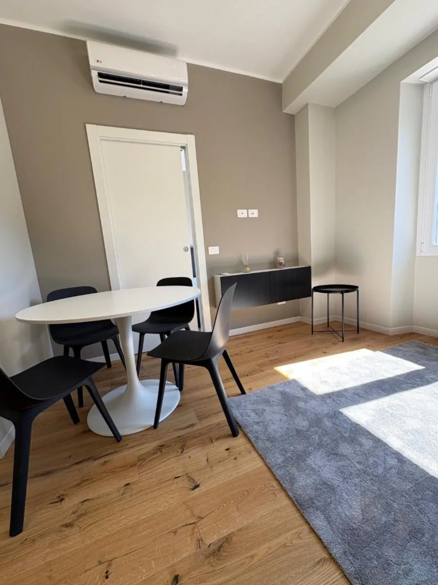 Image 1 of Conte home in Milan