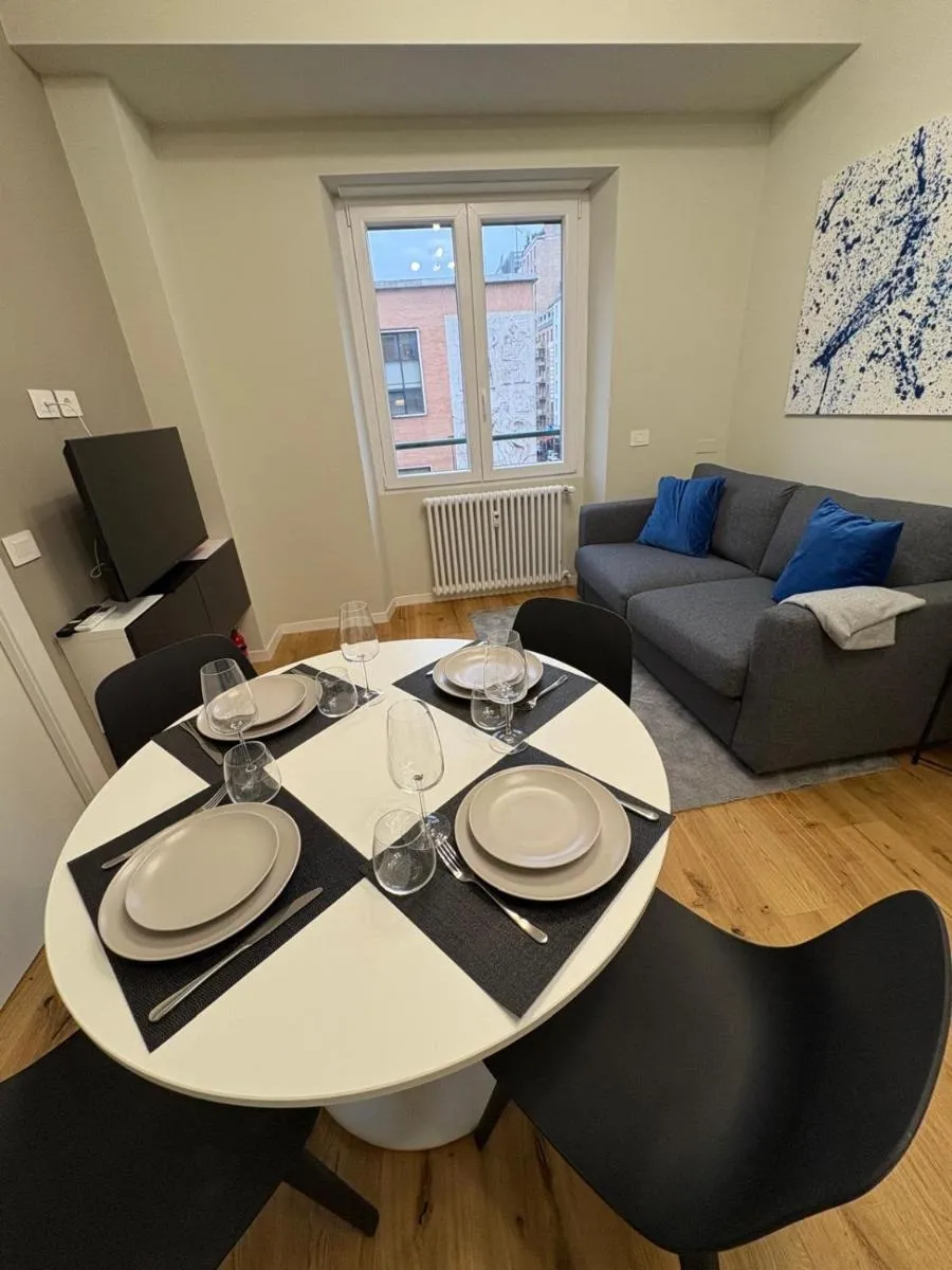 Image 3 of Conte home in Milan
