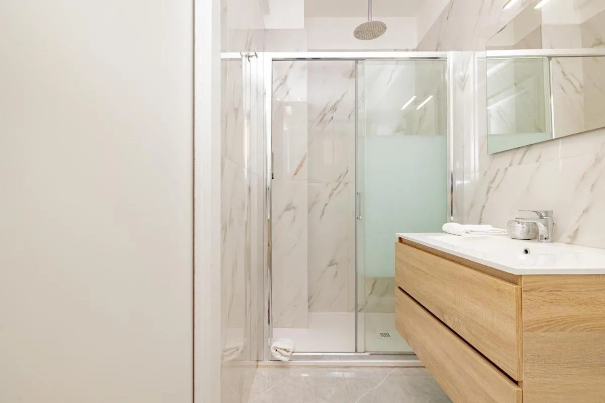 Image 2 of Cozy Room – 2