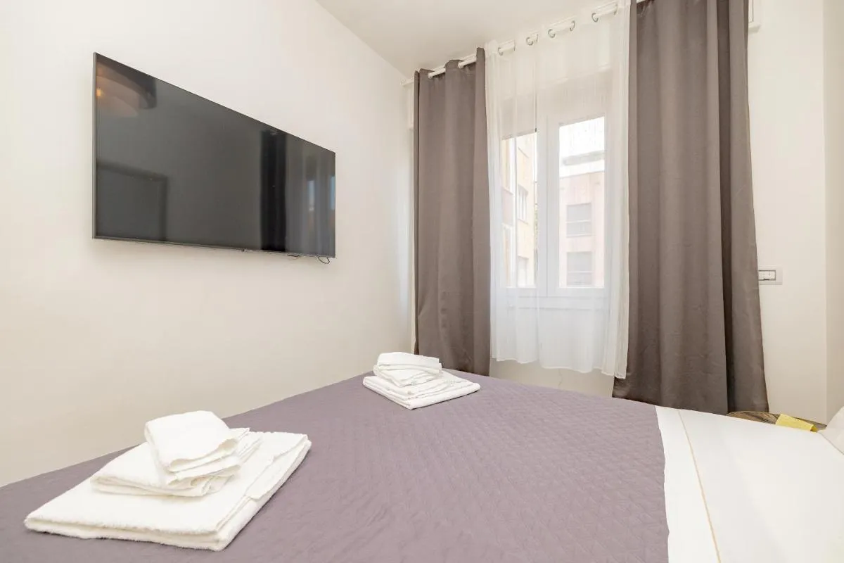 Image 6 of Cozy Room – 2