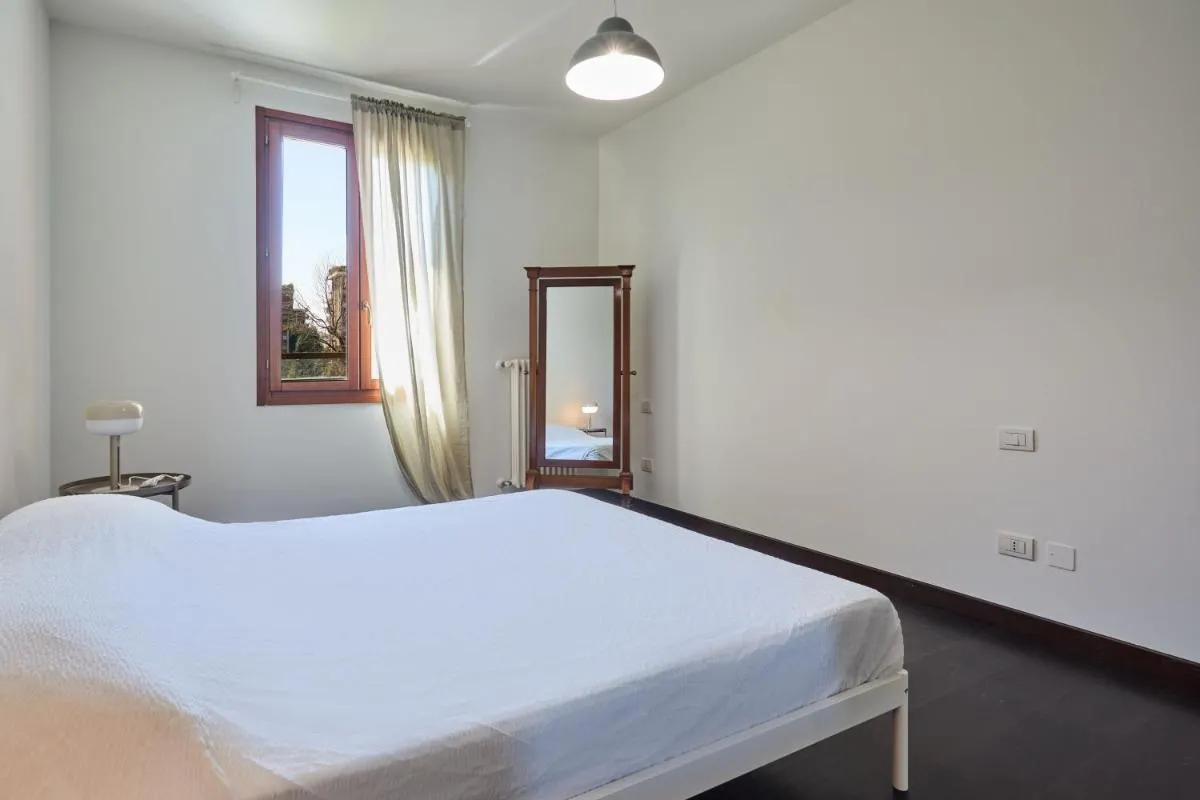 Image 1 of Deluxe Navigli