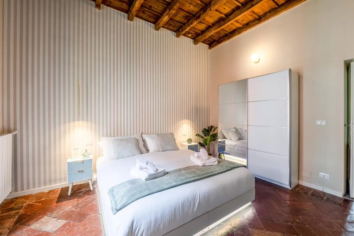 Image 6 of Deluxe Suite 94 – Porta Romana – Duomo by InnStay