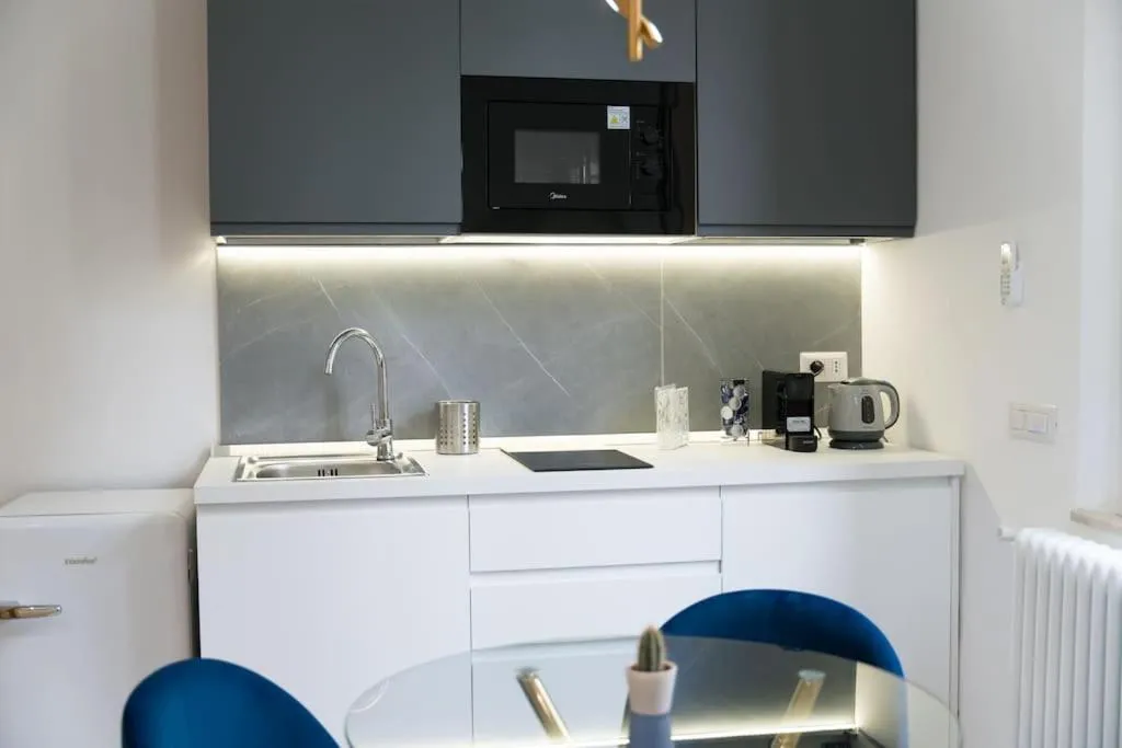 Image 2 of DomusRely – Luxury Studio Apartment Sarpi ChinaTown