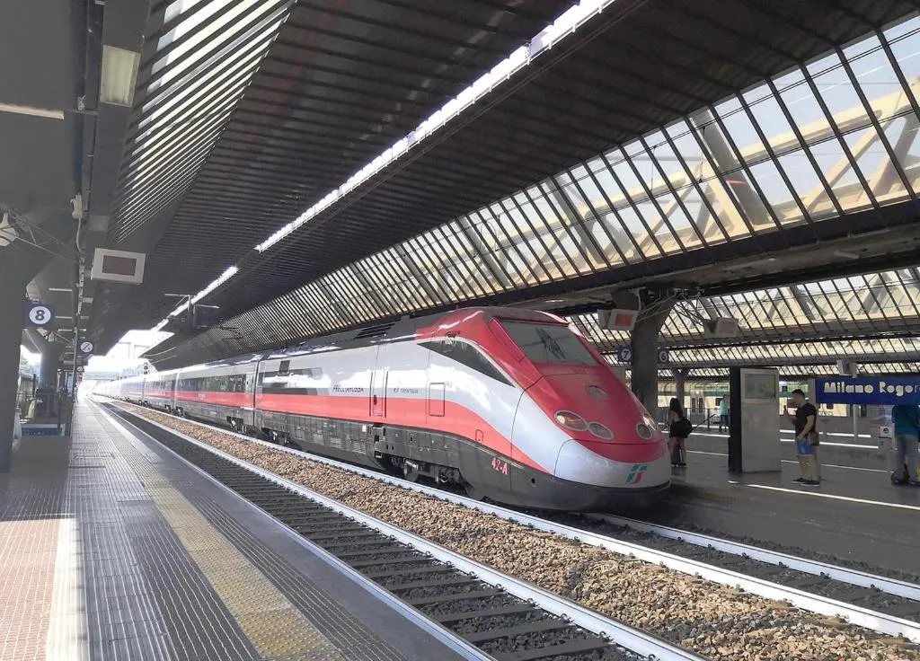 Image 1 of Domus Cassinis Metro and trains at your doorstep