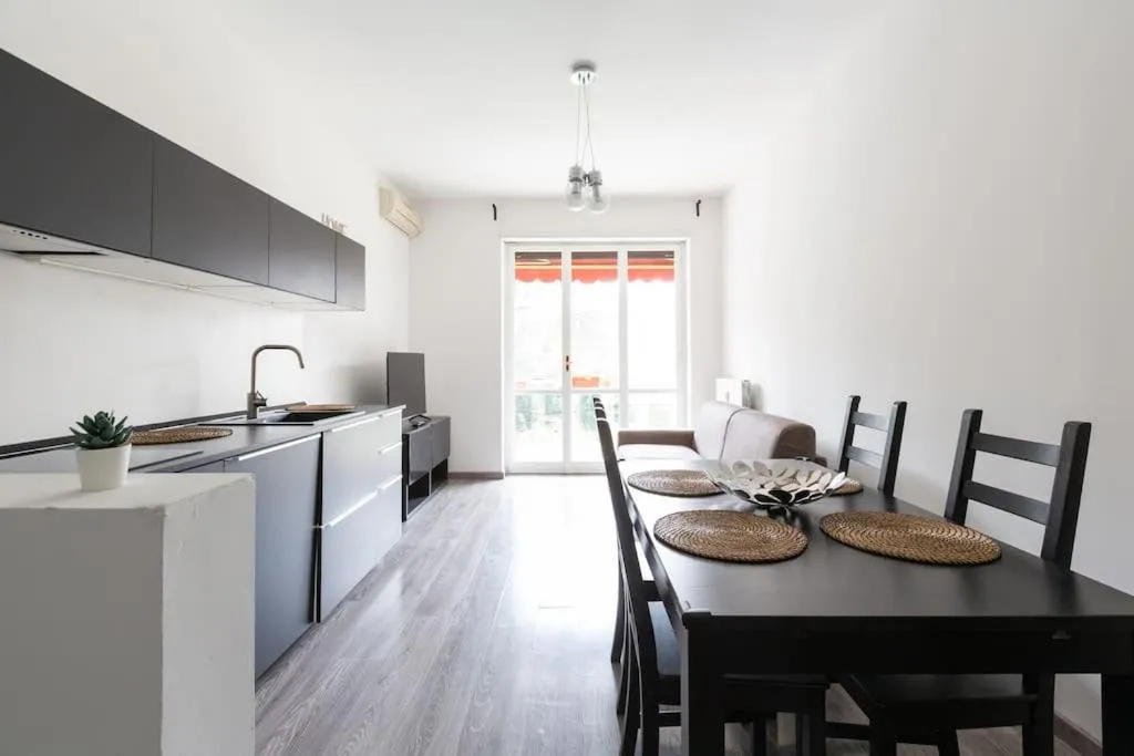 Image 3 of EasyTopStay – Large Apartment Close to Metro