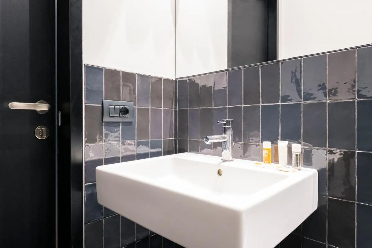 Image 2 of Easylife – Milano – Magenta 83S – Magenta