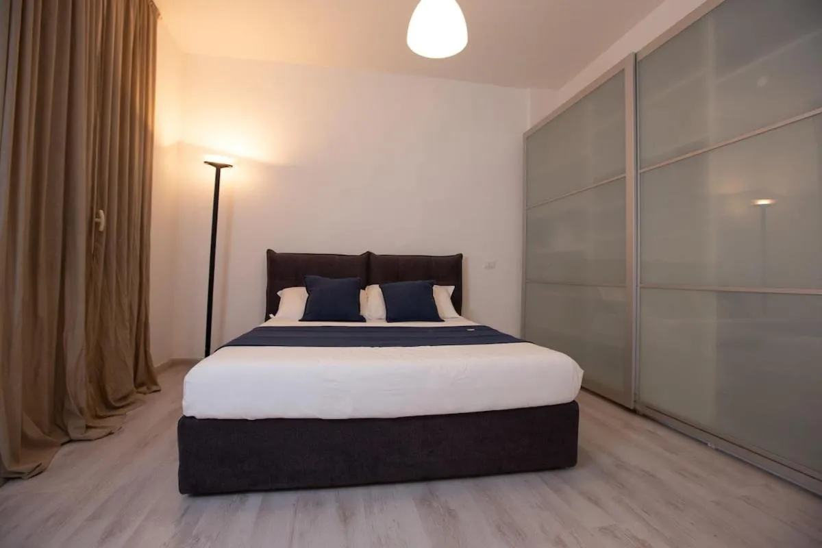 Image 2 of Elegant Little Apartment – City Center – M4 Station
