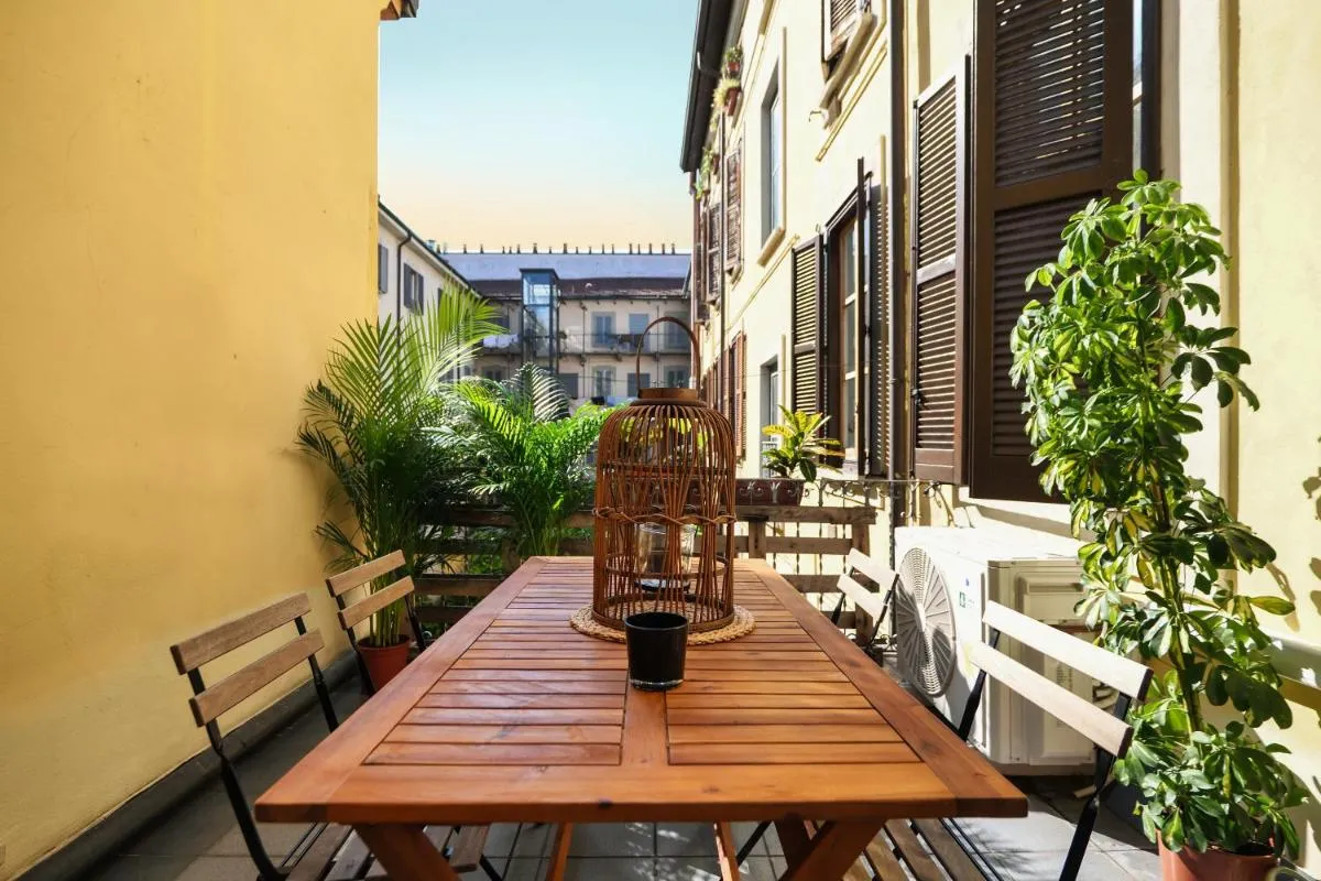 Image 5 of Elegant Sempione Apartment