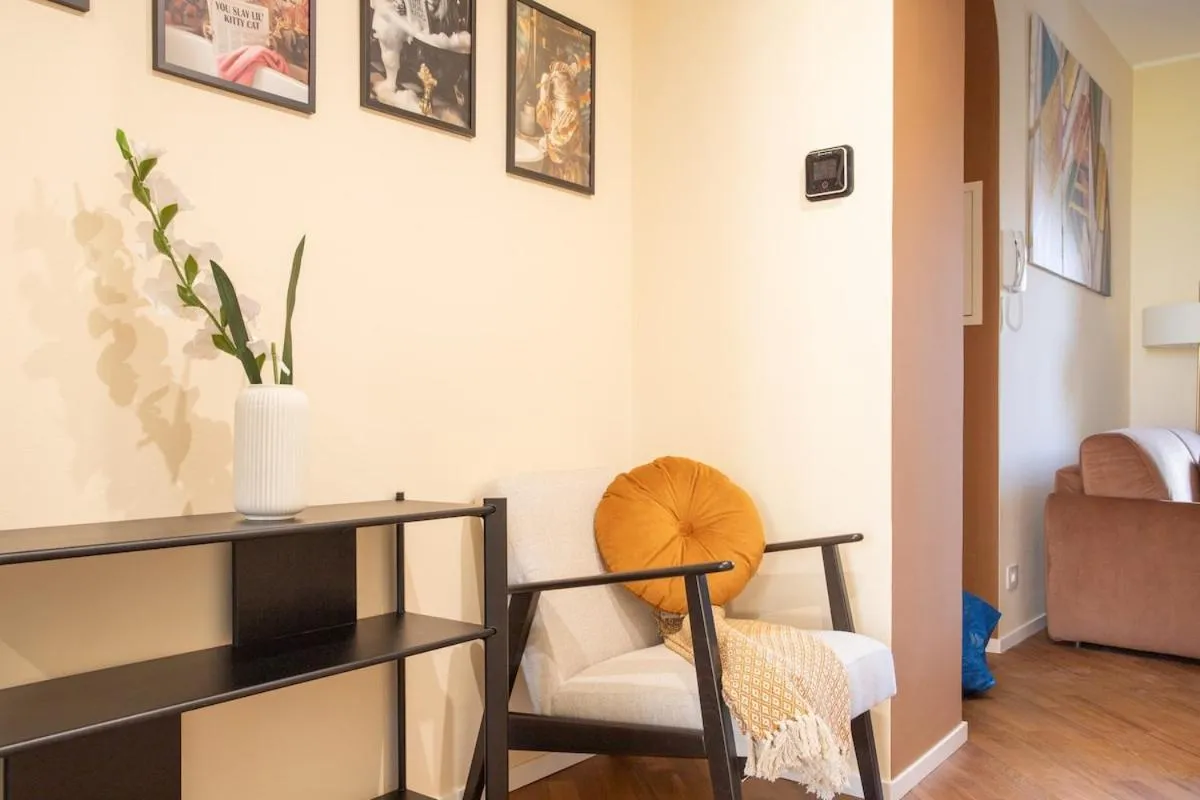 Image 4 of Elegant suite near the subway, fast Wi-Fi and AC