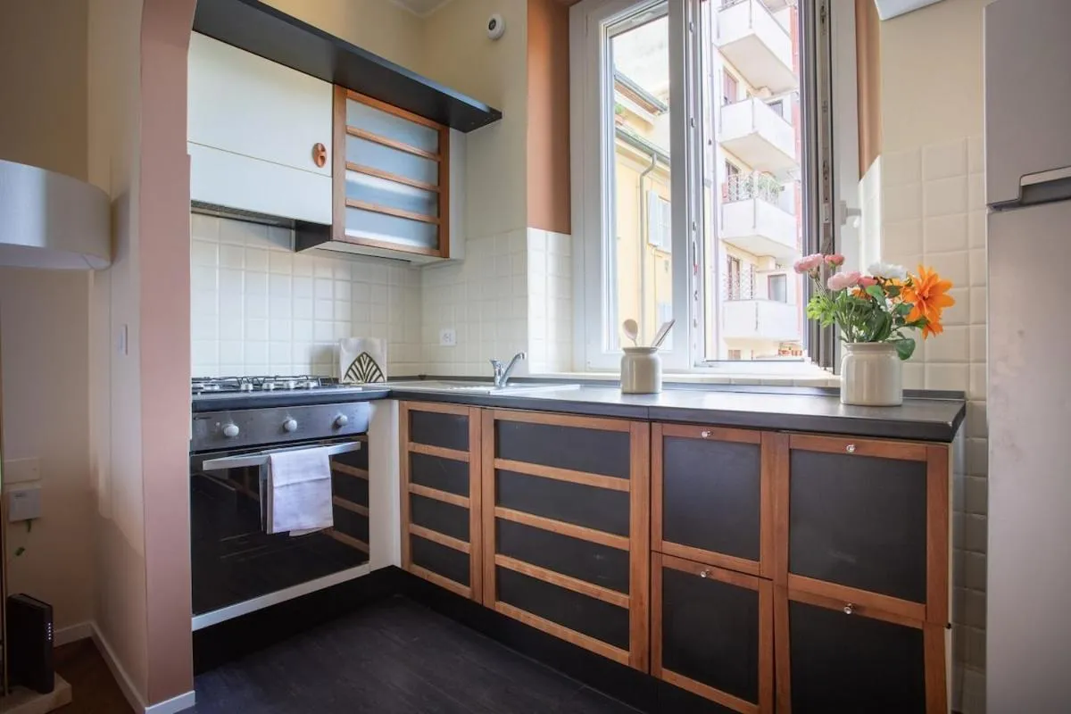 Image 3 of Elegant suite near the subway, fast Wi-Fi and AC