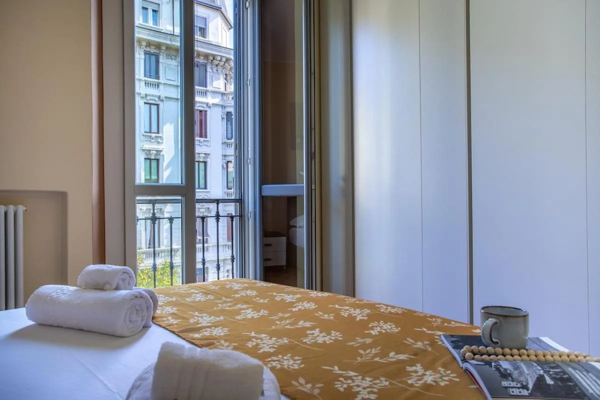 Image 1 of Elegant suite near the subway, fast Wi-Fi and AC