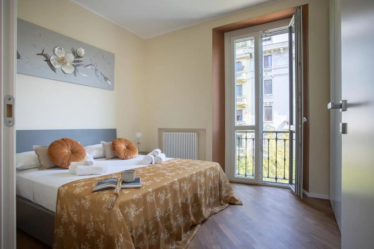 Image 6 of Elegant suite near the subway, fast Wi-Fi and AC