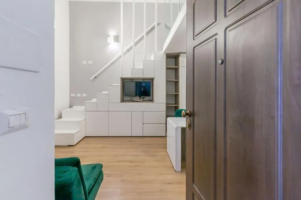 Image 2 of Elegante Pied-à-Terre Stile & Comodità a Milano