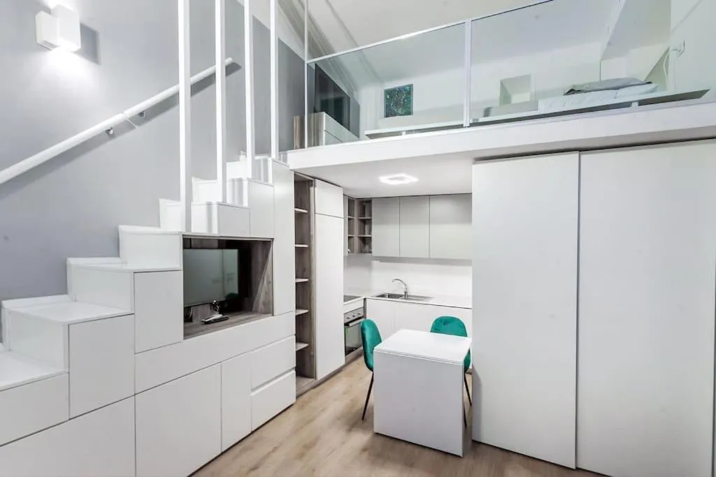 Image 4 of Elegante Pied-à-Terre Stile & Comodità a Milano