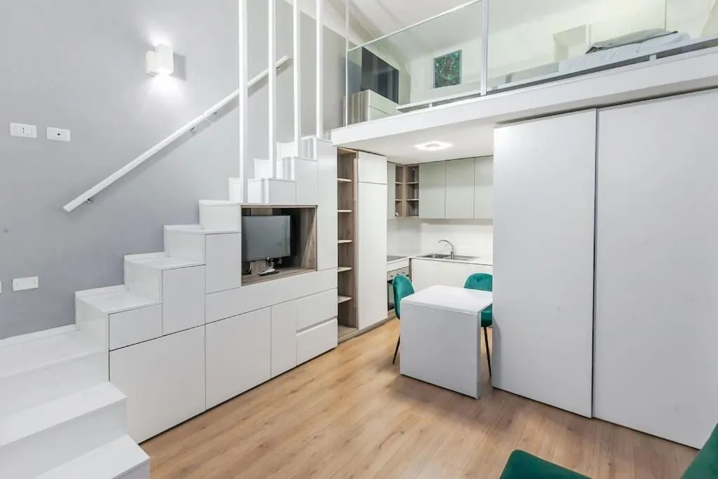 Image 3 of Elegante Pied-à-Terre Stile & Comodità a Milano