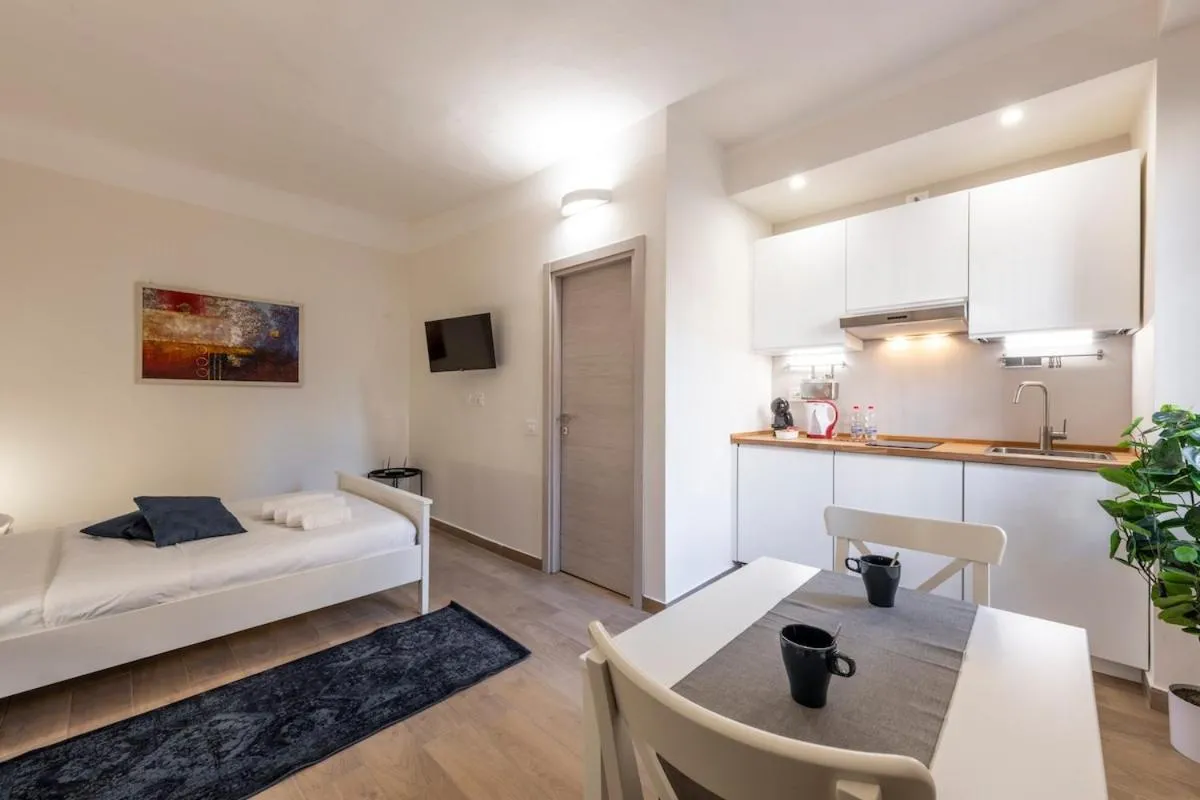 Image 1 of Frisi 3 City Center Suite – B Home