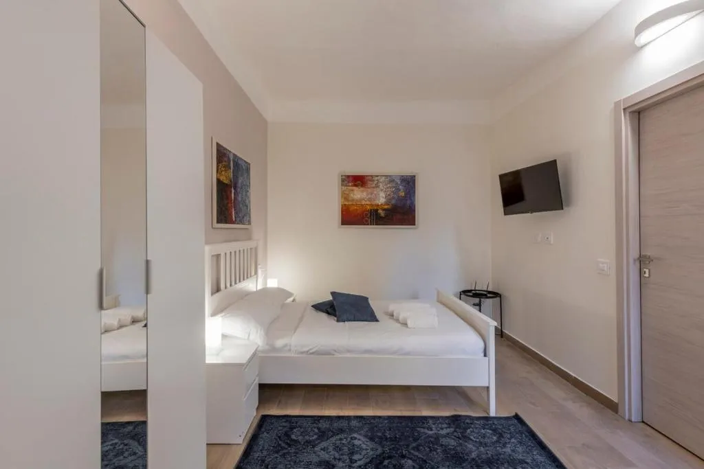 Image of Frisi 3 City Center Suite – B Home
