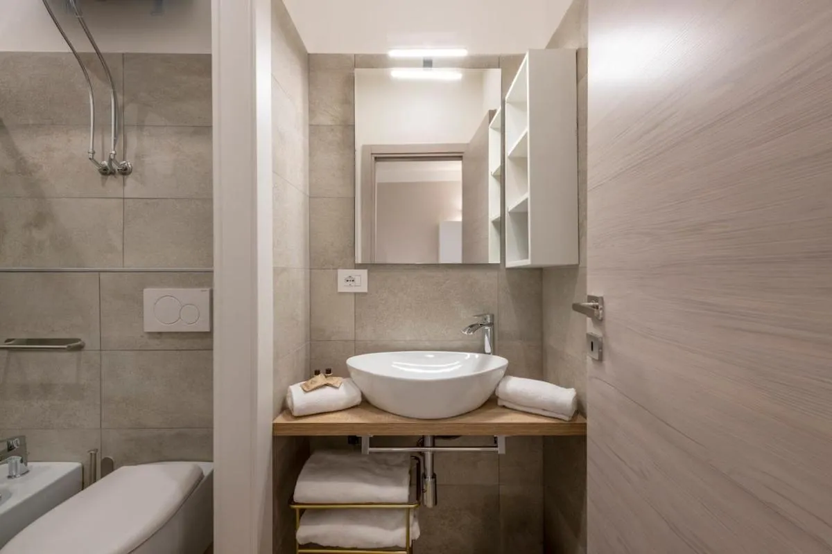 Image 2 of Frisi 3 City Center Suite – B Home
